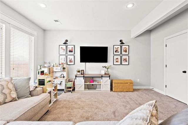 1410 NW 94 Street, Kansas City, MO 64155