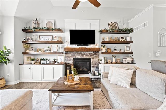 1410 NW 94 Street, Kansas City, MO 64155