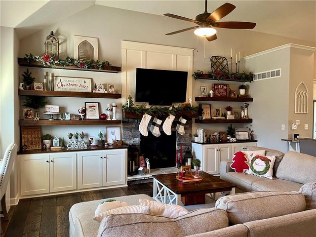 1410 NW 94 Street, Kansas City, MO 64155