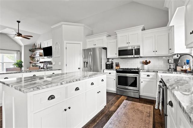 1410 NW 94 Street, Kansas City, MO 64155