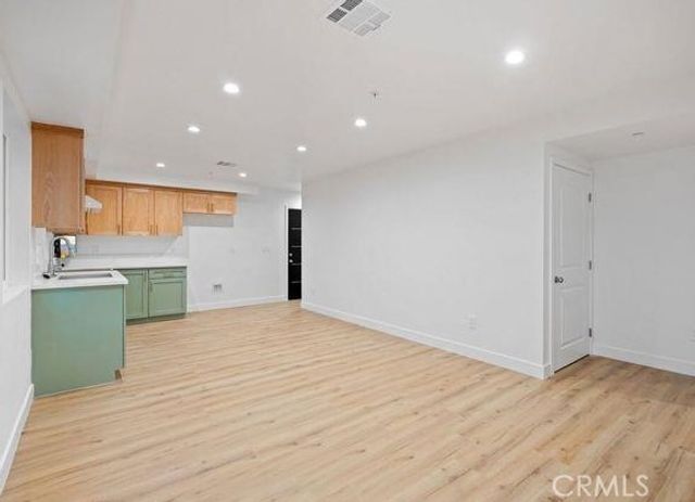 10422 Graham Avenue, Los Angeles, CA 90002