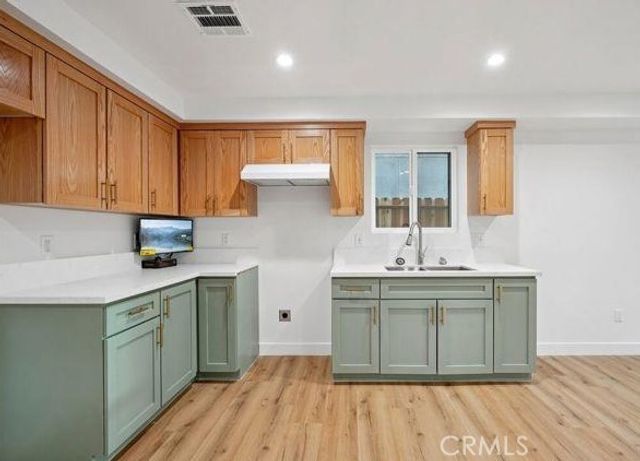 10422 Graham Avenue, Los Angeles, CA 90002