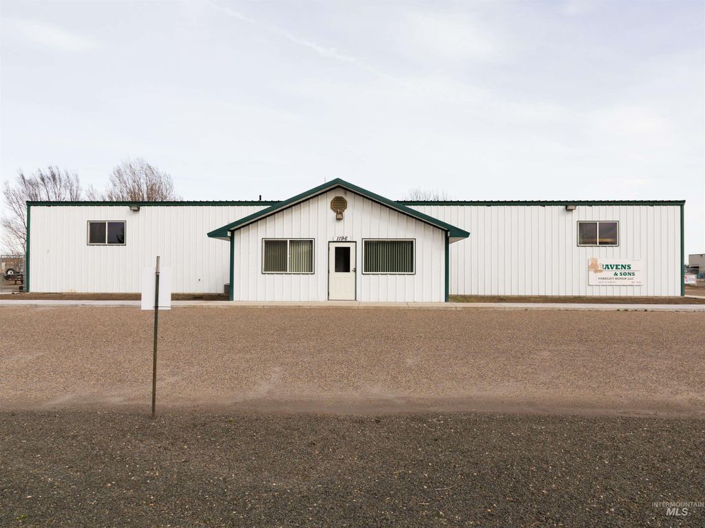 1196 SE 2nd St, Ontario, OR 97914
