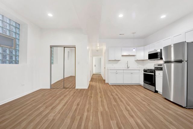 929 N Fairfield Avenue, Chicago, IL 60622