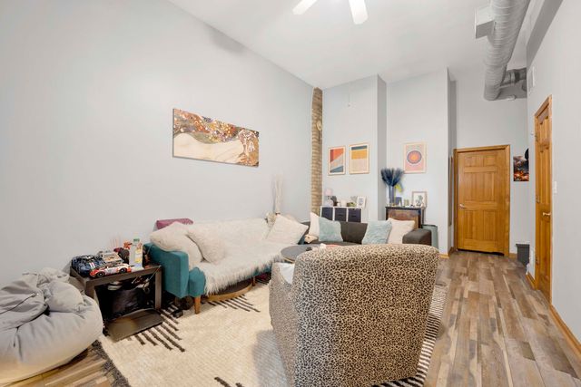 929 N Fairfield Avenue, Chicago, IL 60622