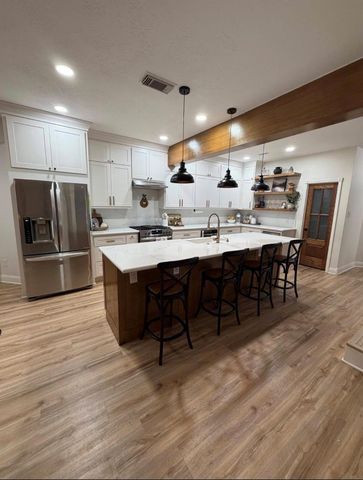 1811 Emerald Lake Court, Houston, TX 77062