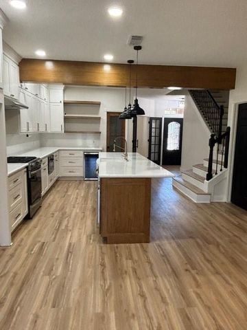 1811 Emerald Lake Court, Houston, TX 77062