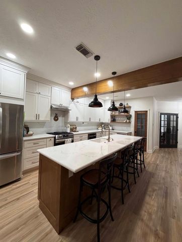 1811 Emerald Lake Court, Houston, TX 77062