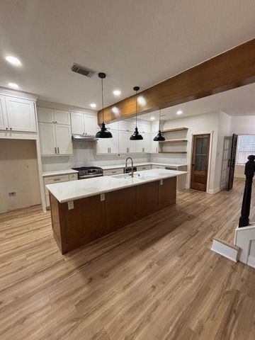 1811 Emerald Lake Court, Houston, TX 77062