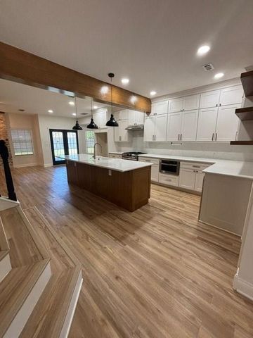 1811 Emerald Lake Court, Houston, TX 77062