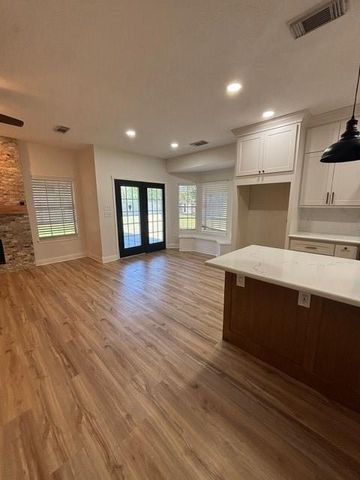 1811 Emerald Lake Court, Houston, TX 77062