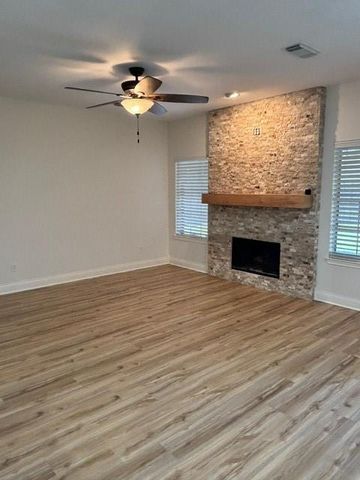 1811 Emerald Lake Court, Houston, TX 77062