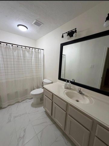 1811 Emerald Lake Court, Houston, TX 77062