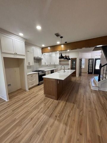 1811 Emerald Lake Court, Houston, TX 77062