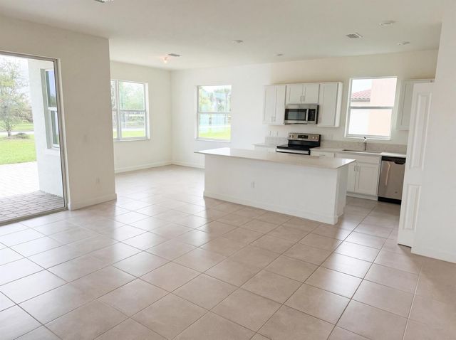 12473 NW Lynch Lane, Port Saint Lucie, FL 34987