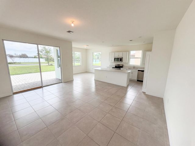 12473 NW Lynch Lane, Port Saint Lucie, FL 34987