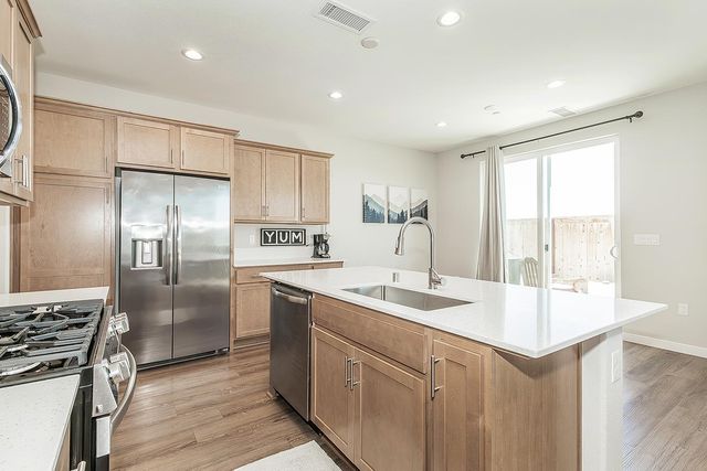580 Mccaffrey Way, Madera, CA 93636