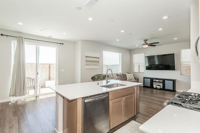 580 Mccaffrey Way, Madera, CA 93636