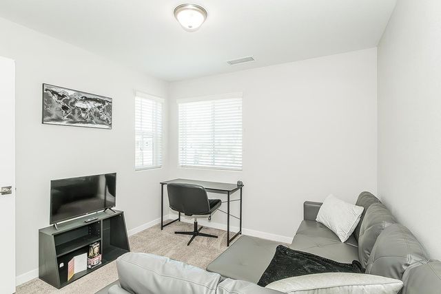 580 Mccaffrey Way, Madera, CA 93636