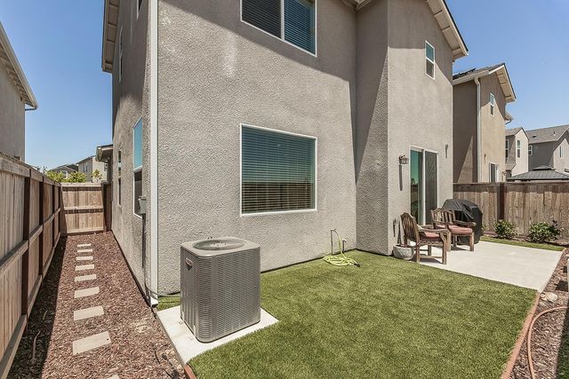 580 Mccaffrey Way, Madera, CA 93636