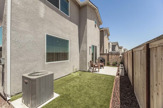 580 Mccaffrey Way, Madera, CA 93636