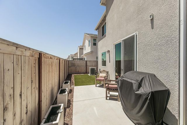 580 Mccaffrey Way, Madera, CA 93636