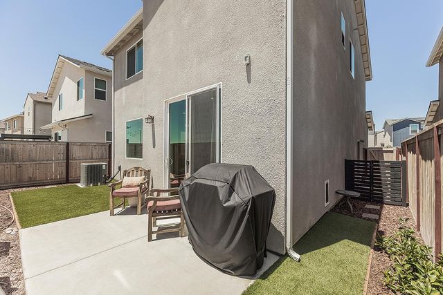 580 Mccaffrey Way, Madera, CA 93636