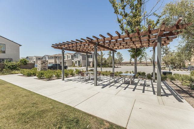 580 Mccaffrey Way, Madera, CA 93636