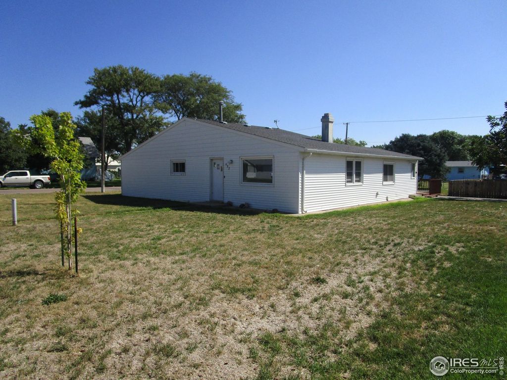 492 8th St, Burlington, CO 80807