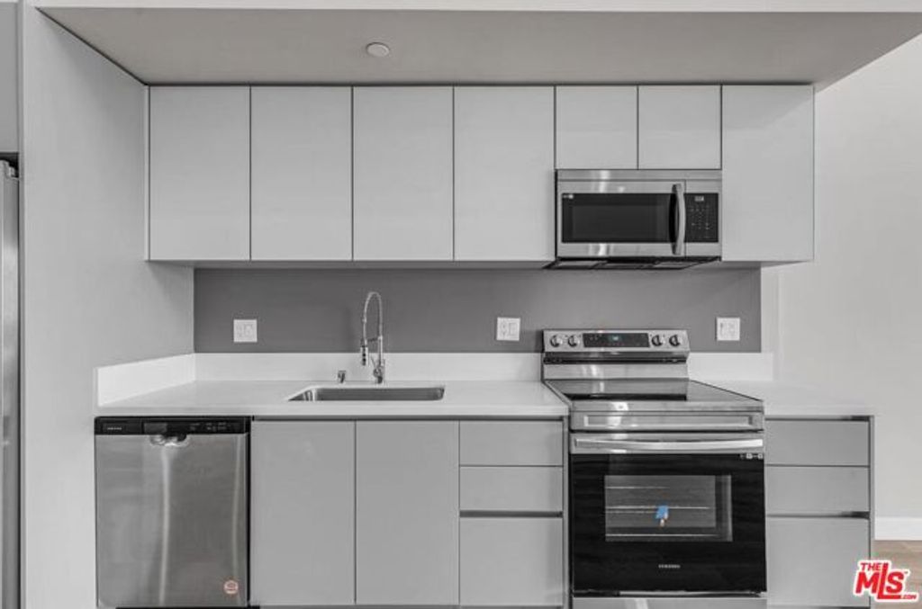 825 S Coronado Street 602, Los Angeles, CA 90057