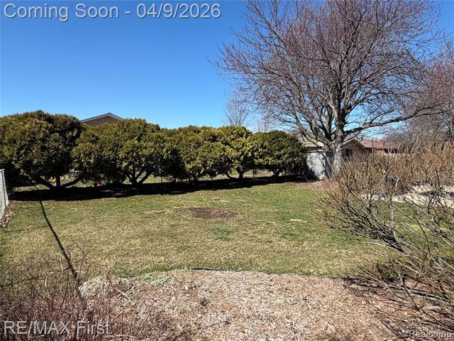 39641 Edgemont Drive, Sterling Heights, MI 48310
