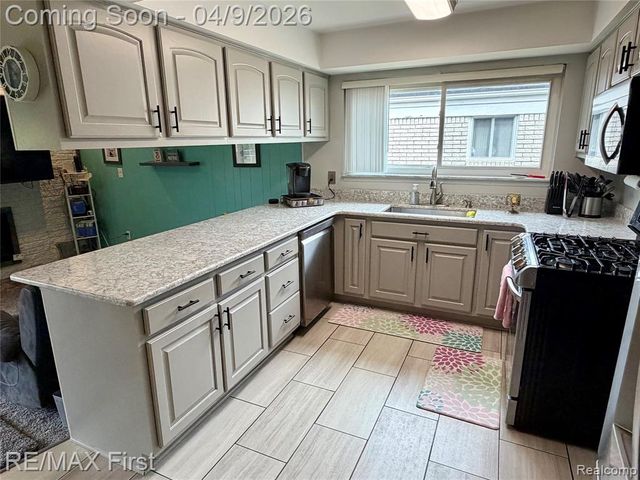 39641 Edgemont Drive, Sterling Heights, MI 48310