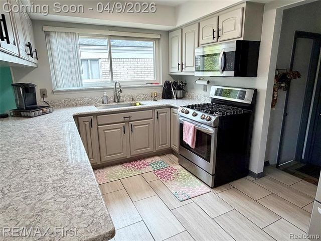 39641 Edgemont Drive, Sterling Heights, MI 48310