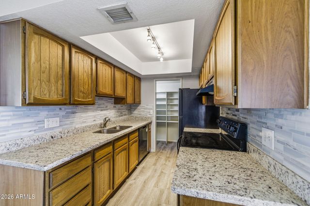 16635 N CAVE CREEK Road 215, Phoenix, AZ 85032
