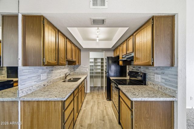 16635 N CAVE CREEK Road 215, Phoenix, AZ 85032