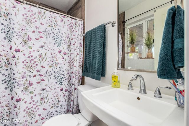 2016 W WINDROSE Drive, Phoenix, AZ 85029