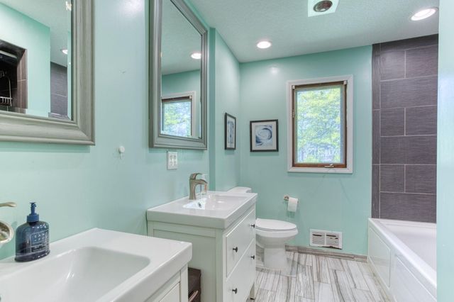 7348 Steepleview Road, Woodbury, MN 55125