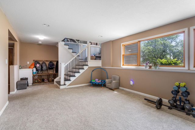 7348 Steepleview Road, Woodbury, MN 55125