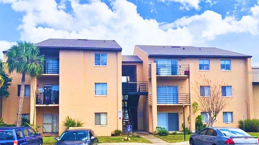 Image 1 of property listing at 5220 VIA HACIENDA CIRCLE A112, Orlando, FL 32839