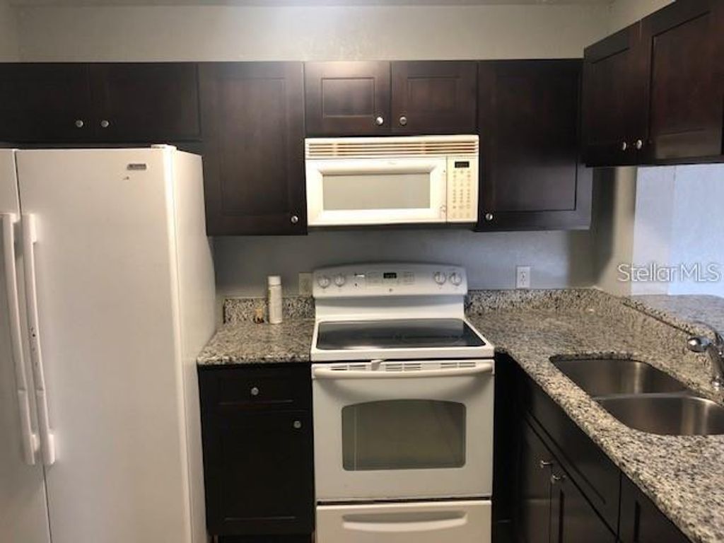 Image 2 of property listing at 5220 VIA HACIENDA CIRCLE A112, Orlando, FL 32839