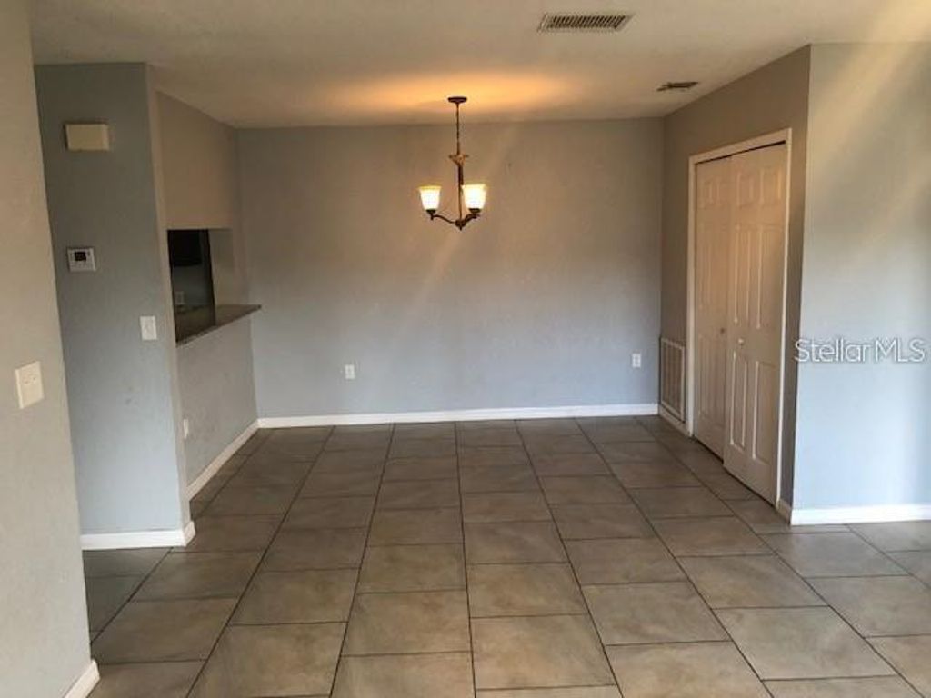 Image 4 of property listing at 5220 VIA HACIENDA CIRCLE A112, Orlando, FL 32839