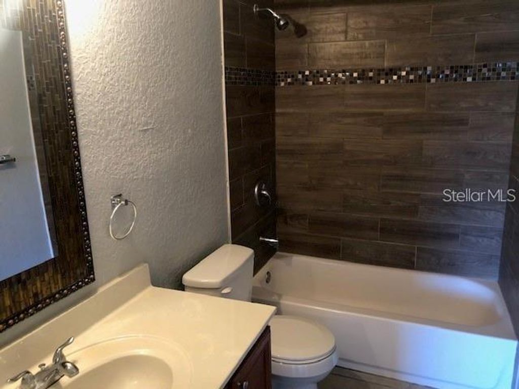 Image 7 of property listing at 5220 VIA HACIENDA CIRCLE A112, Orlando, FL 32839