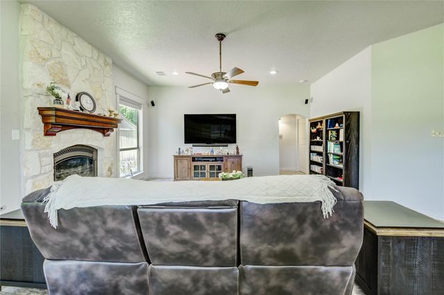 37 Wildwood Lake Drive, Huntsville, TX 77340