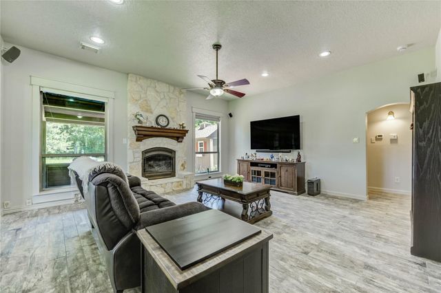 37 Wildwood Lake Drive, Huntsville, TX 77340