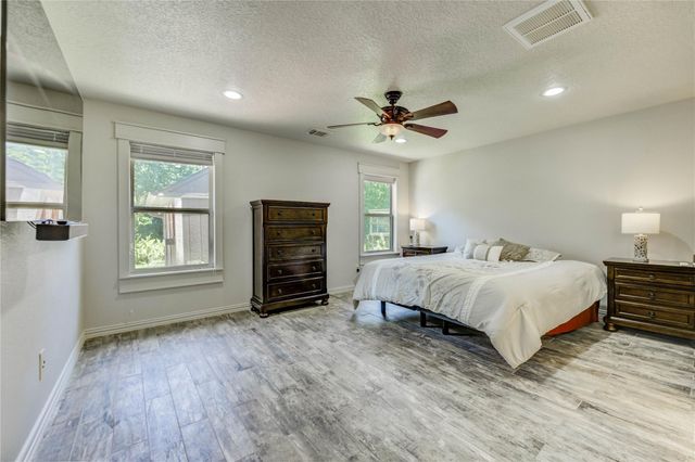 37 Wildwood Lake Drive, Huntsville, TX 77340