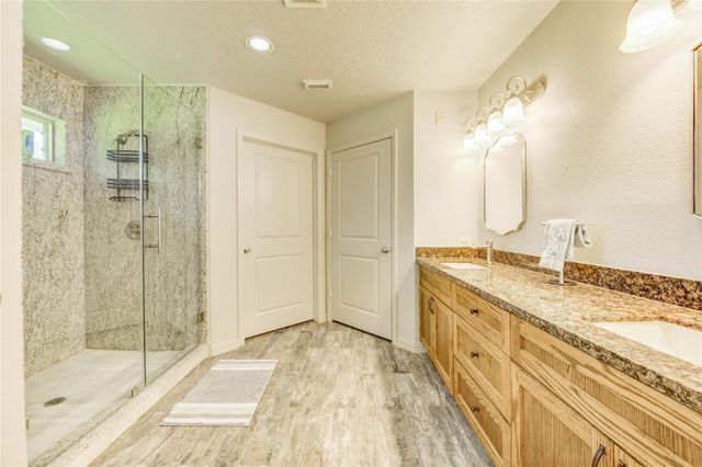 37 Wildwood Lake Drive, Huntsville, TX 77340