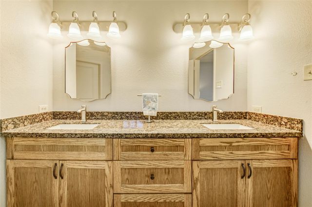 37 Wildwood Lake Drive, Huntsville, TX 77340