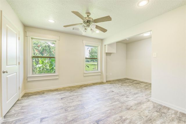 37 Wildwood Lake Drive, Huntsville, TX 77340