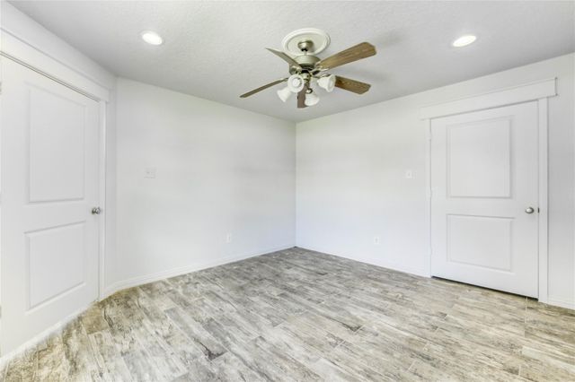 37 Wildwood Lake Drive, Huntsville, TX 77340