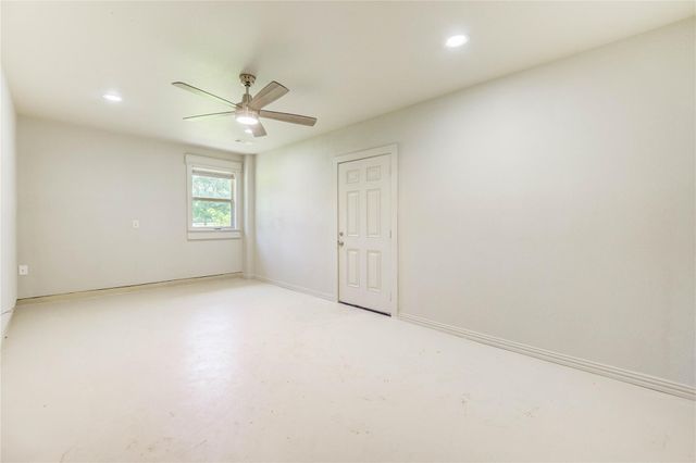 37 Wildwood Lake Drive, Huntsville, TX 77340
